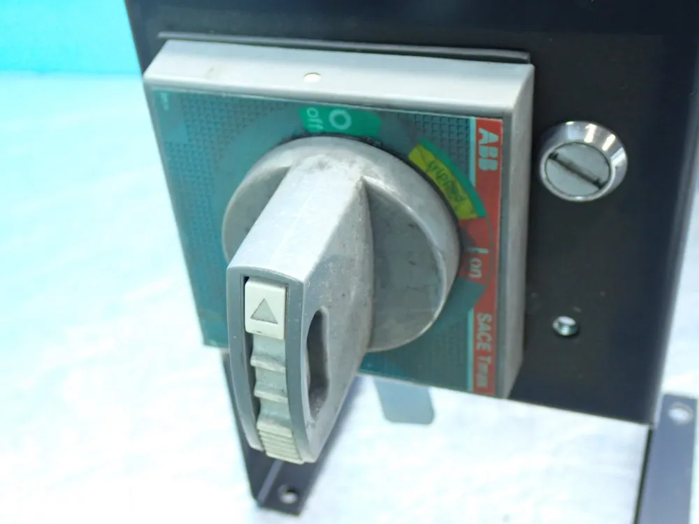Abb Molded Case Circuit Breaker Tmax-t2h-100 + 703-8325 Disconnect Handle, 2pcs - Tmax-t2h-100