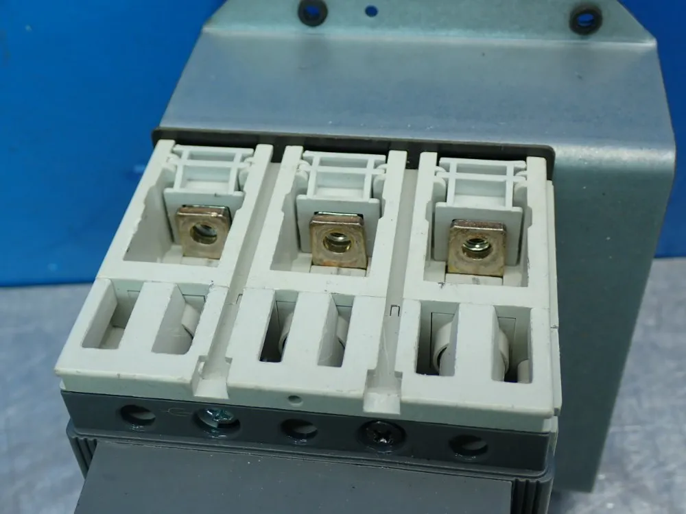 Abb Molded Case Circuit Breaker Tmax-t2h-100 + 703-8325 Disconnect Handle, 2pcs - Tmax-t2h-100