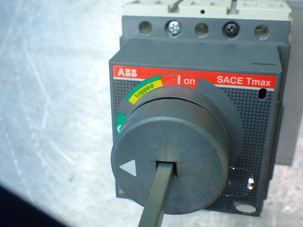 Abb 3-pole Molded Case Circuit Breaker - Tmax T2h 100