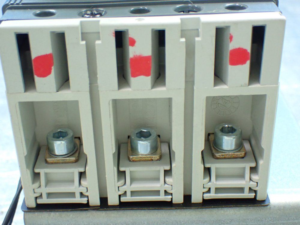 Abb 3-pole Molded Case Circuit Breaker - Tmax T2h 100