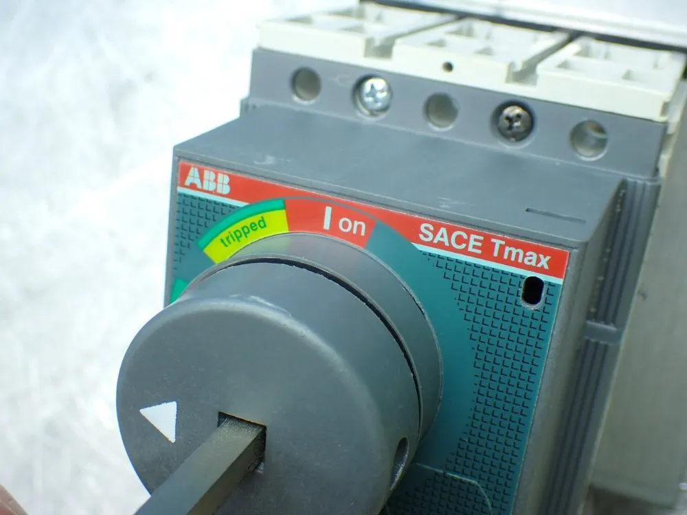 Abb 3-pole Molded Case Circuit Breaker - Tmax T2h 100