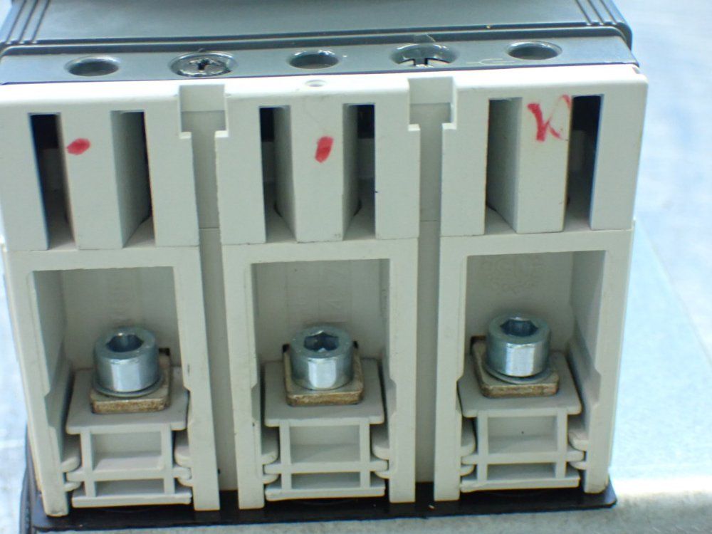 Abb 3-pole Molded Case Circuit Breaker - Tmax T2h 100