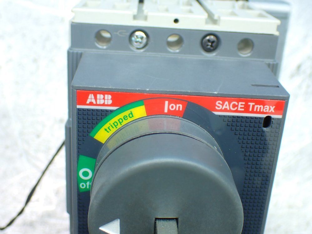 Abb 3-pole Molded Case Circuit Breaker - Tmax T2h 100