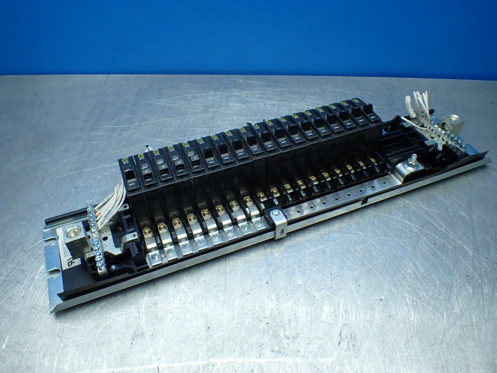 Square D Circuit Breaker Panel Board W/breakers - Nqm810m1csb8