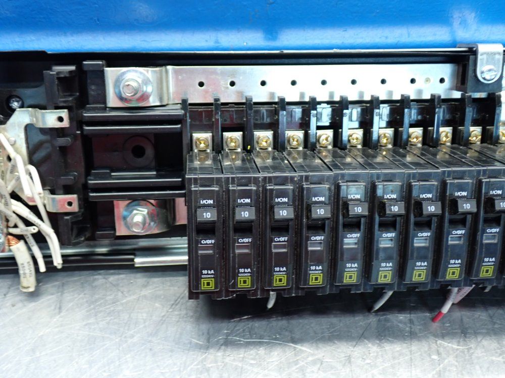Square D Panel Board + (18) Dw-8068 Circuit Breakers - Nqm810m1csb8