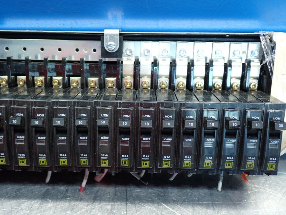 Square D Panel Board + (18) Dw-8068 Circuit Breakers - Nqm810m1csb8