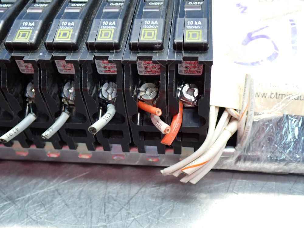 Square D Panel Board + (18) Dw-8068 Circuit Breakers - Nqm810m1csb8