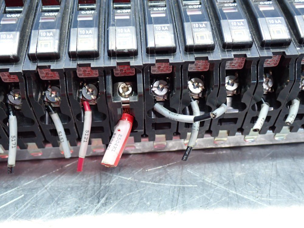 Square D Panel Board + (18) Dw-8068 Circuit Breakers - Nqm810m1csb8