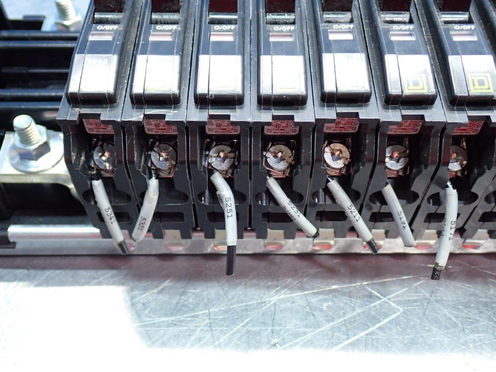 Square D Panel Board + (18) Dw-8068 Circuit Breakers - Nqm810m1csb8
