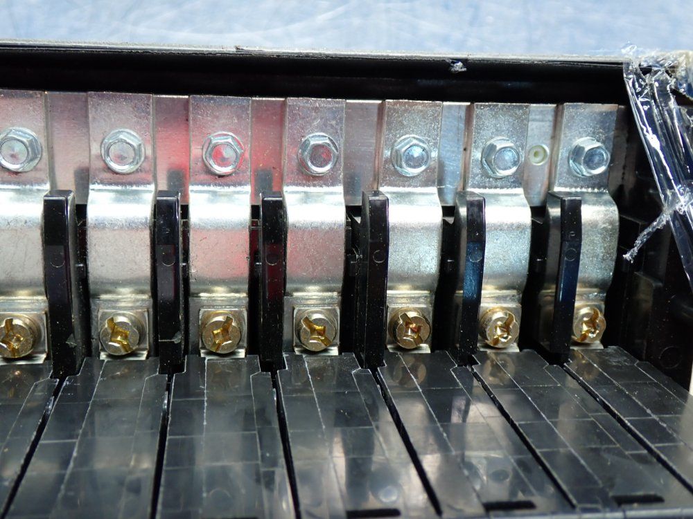 Square D Panel Board + (18) Dw-8068 Circuit Breakers - Nqm810m1csb8