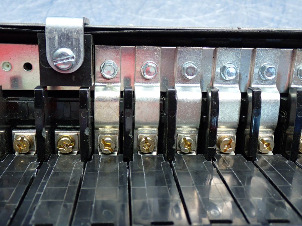 Square D Panel Board + (18) Dw-8068 Circuit Breakers - Nqm810m1csb8