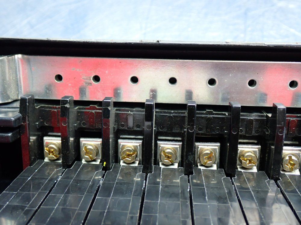 Square D Panel Board + (18) Dw-8068 Circuit Breakers - Nqm810m1csb8