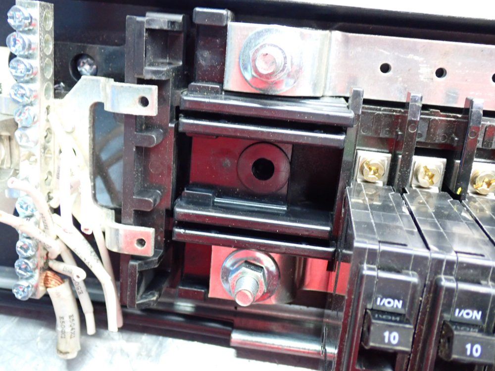Square D Panel Board + (18) Dw-8068 Circuit Breakers - Nqm810m1csb8