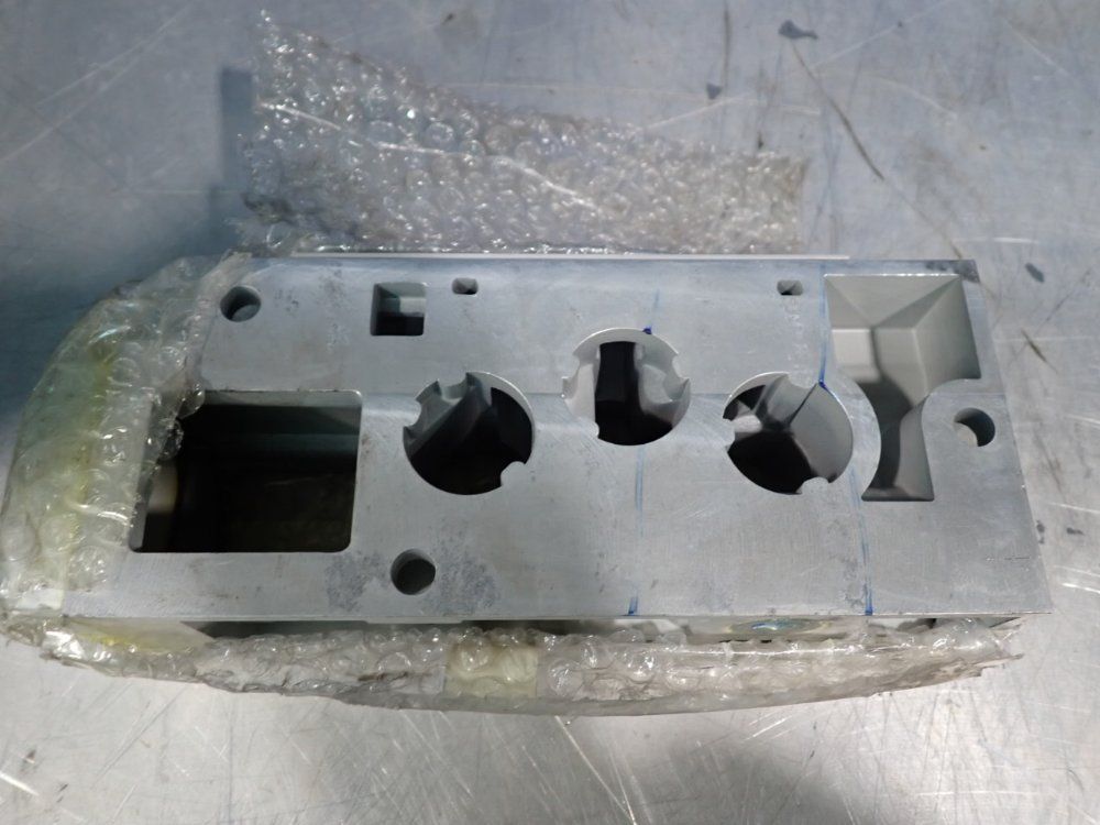 Graco Modular Divider Valve, Manifold Base - Mxp-50