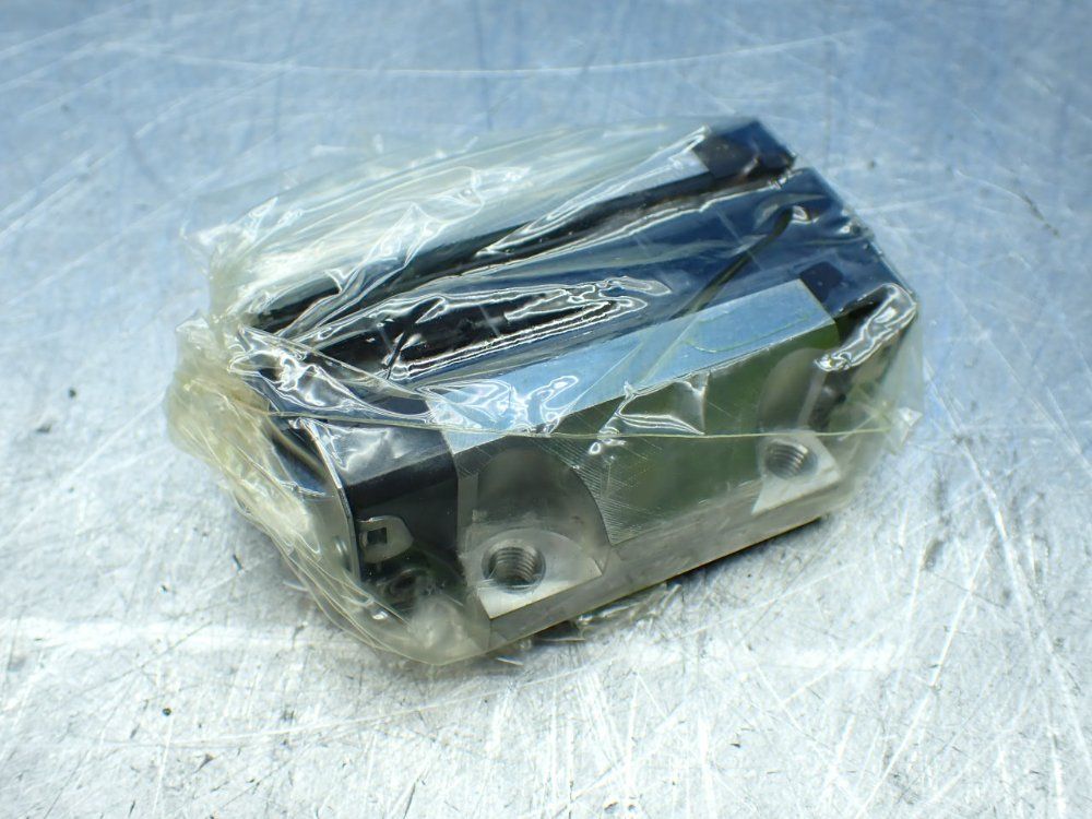 Rexroth 2 Carbon Steel Ball Runner Blocks - R165121420