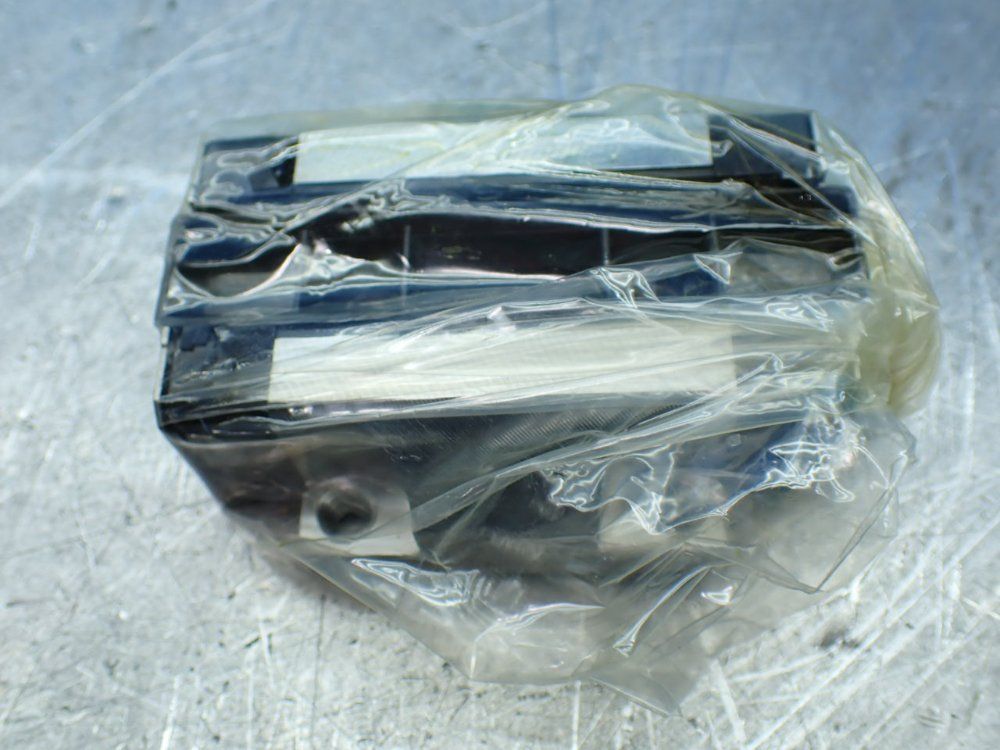 Rexroth 2 Carbon Steel Ball Runner Blocks - R165121420