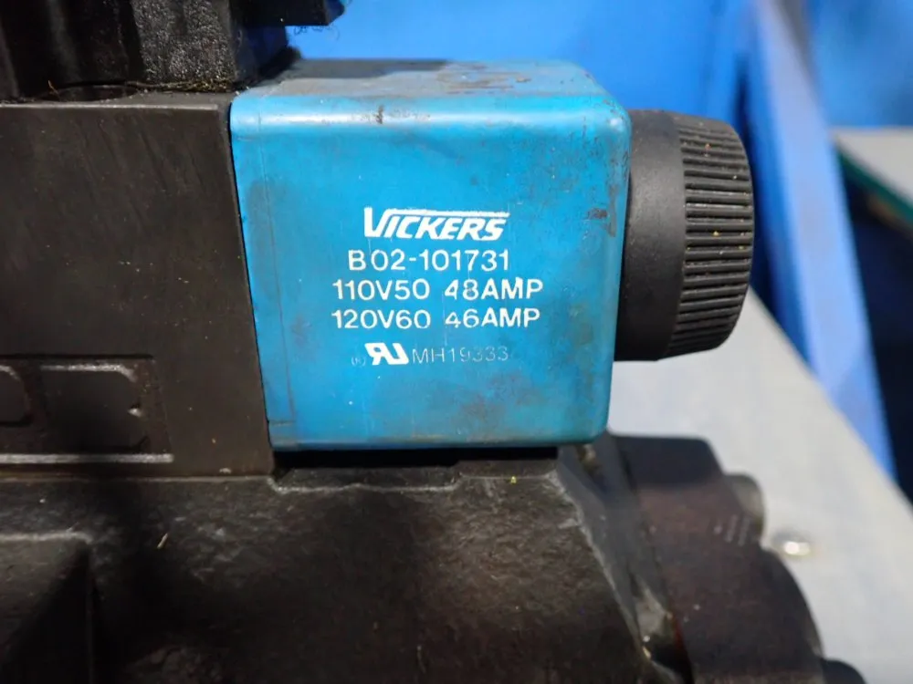 Vickers 3000 Psi Directional Control Valve - Dg5s-8-3c-m-fpa5wl-b5-30