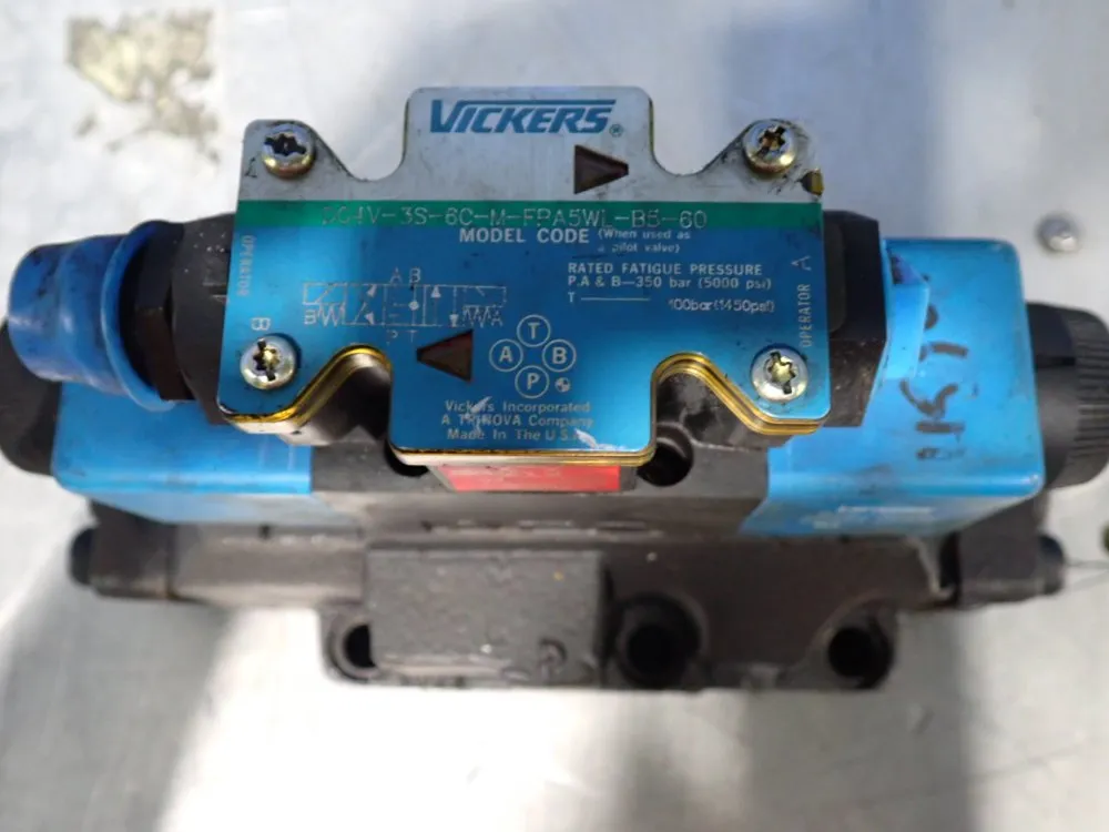 Vickers 3000 Psi Directional Control Valve - Dg5s-8-3c-m-fpa5wl-b5-30