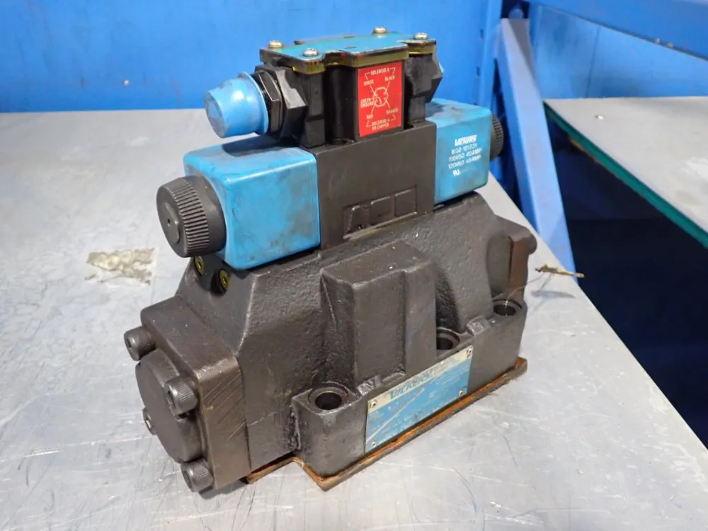 Vickers 3000 Psi Directional Control Valve - Dg5s-8-3c-m-fpa5wl-b5-30