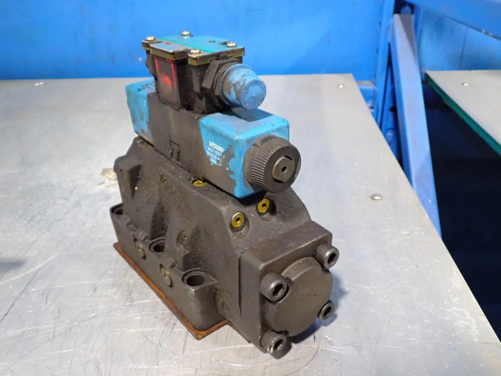 Vickers 3000 Psi Directional Control Valve - Dg5s-8-3c-m-fpa5wl-b5-30