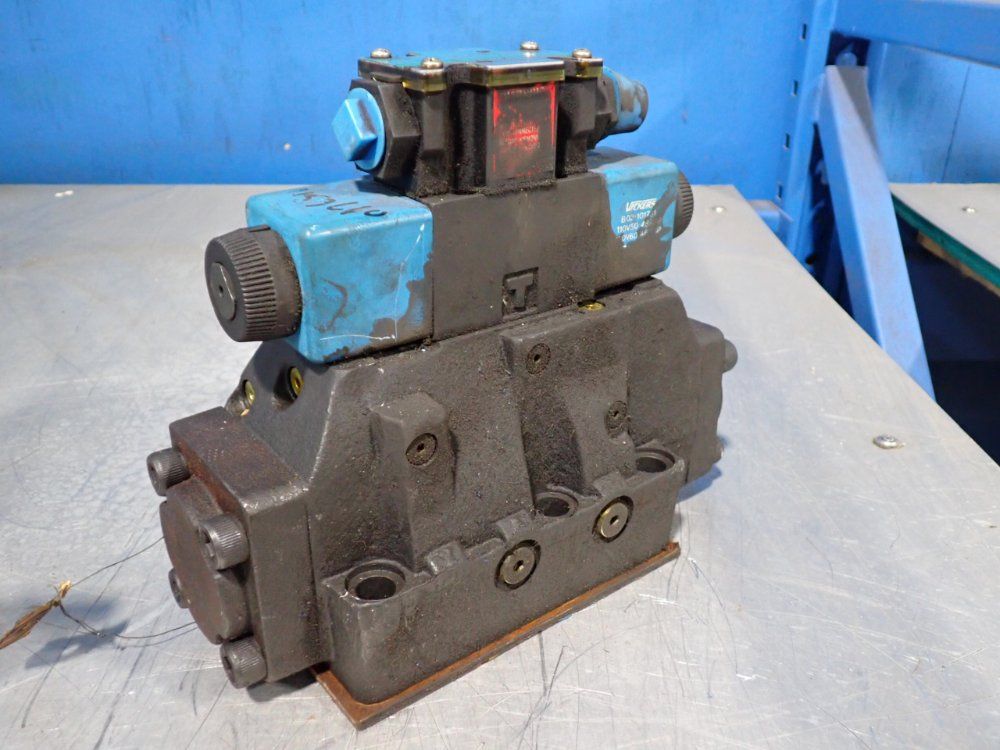 Vickers 3000 Psi Directional Control Valve - Dg5s-8-3c-m-fpa5wl-b5-30