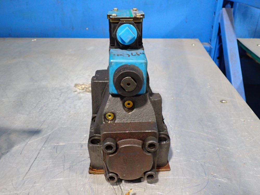 Vickers 3000 Psi Directional Control Valve - Dg5s-8-3c-m-fpa5wl-b5-30