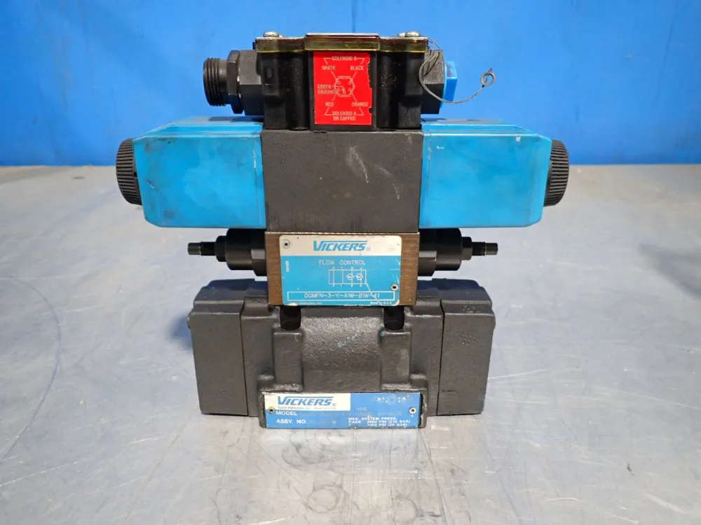 Vickers 3000 Psi Solenoid Operated Two-stage Directional Control Valve - Dg5s4-022c-2-t-m-fpa5wl-d1-h5-20