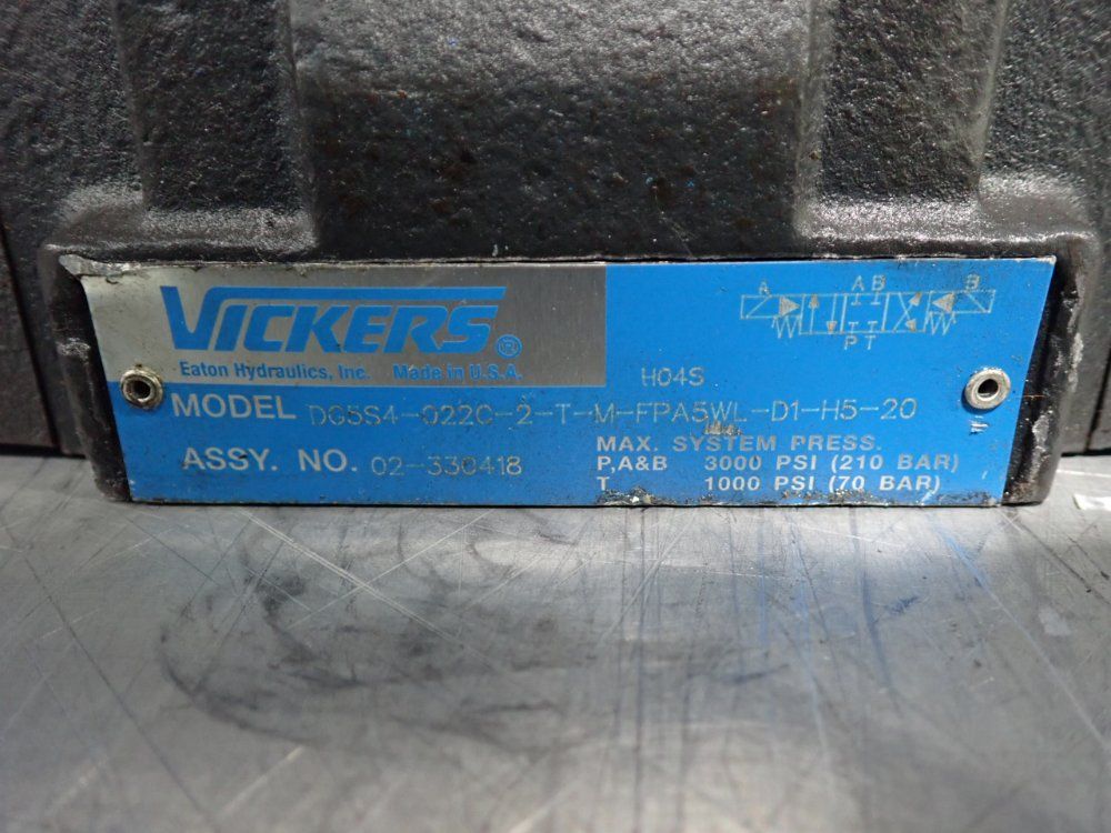 Vickers 3000 Psi Solenoid Operated Two-stage Directional Control Valve - Dg5s4-022c-2-t-m-fpa5wl-d1-h5-20