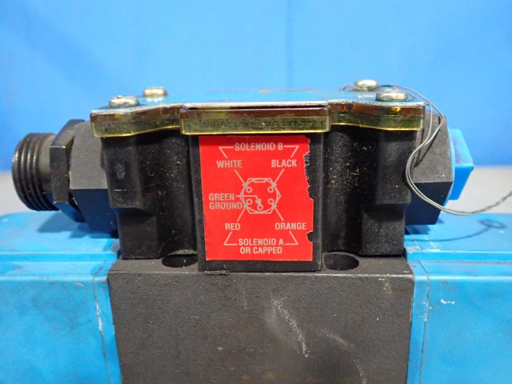 Vickers 3000 Psi Solenoid Operated Two-stage Directional Control Valve - Dg5s4-022c-2-t-m-fpa5wl-d1-h5-20