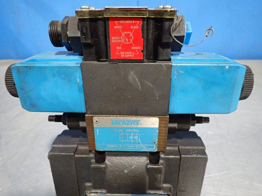 Vickers 3000 Psi Solenoid Operated Two-stage Directional Control Valve - Dg5s4-022c-2-t-m-fpa5wl-d1-h5-20