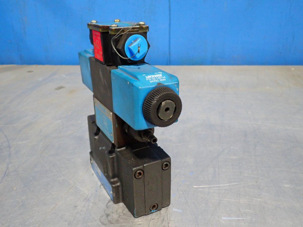 Vickers 3000 Psi Solenoid Operated Two-stage Directional Control Valve - Dg5s4-022c-2-t-m-fpa5wl-d1-h5-20
