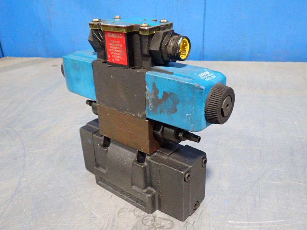 Vickers 3000 Psi Solenoid Operated Two-stage Directional Control Valve - Dg5s4-022c-2-t-m-fpa5wl-d1-h5-20