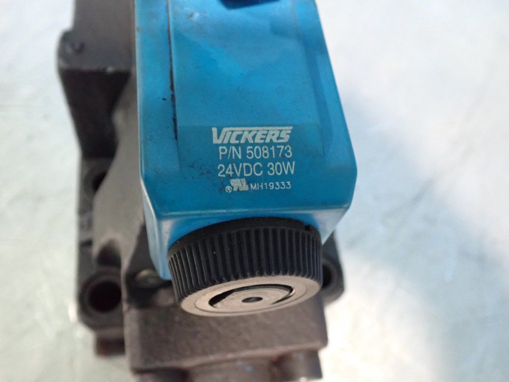 Vickers 3000 Psi Directional Control Valve - Dg5s-8-33c-t-m-fpa4wl-h5-30-en483