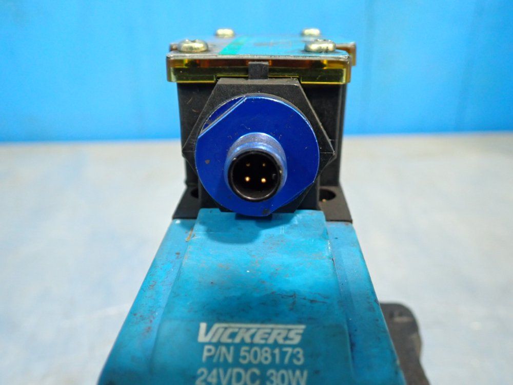 Vickers 3000 Psi Directional Control Valve - Dg5s-8-33c-t-m-fpa4wl-h5-30-en483