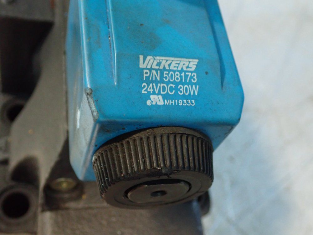 Vickers 3000 Psi Directional Control Valve - Dg5s-8-33c-t-m-fpa4wl-h5-30-en483