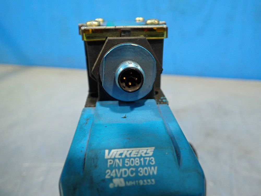 Vickers 3000 Psi Directional Control Valve - Dg5s-8-33c-t-m-fpa4wl-h5-30-en483
