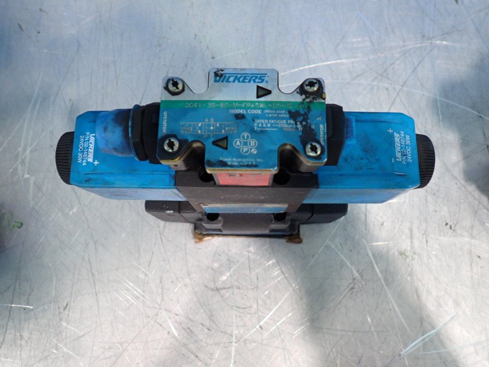 Vickers 3000 Psi Directional Control Valve - Dg5s4-022c-2-t-m-fpa5wl-d1-h5-20