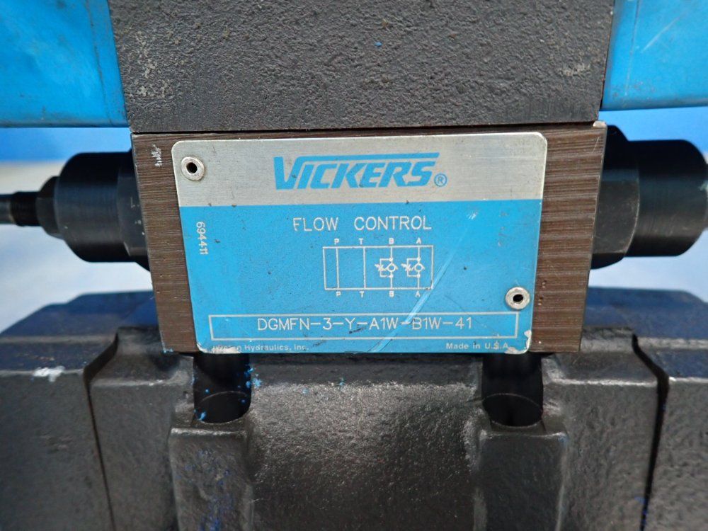 Vickers 3000 Psi Directional Control Valve - Dg5s4-022c-2-t-m-fpa5wl-d1-h5-20