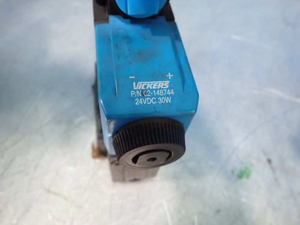 Vickers 3000 Psi Directional Control Valve - Dg5s4-022c-2-t-m-fpa5wl-d1-h5-20