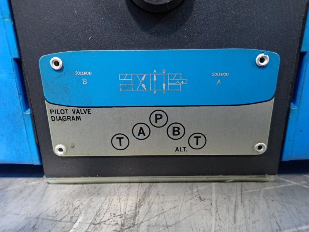 Eaton Vickers Pilot Valve - 02-155807 Dg4s4lw-012n-h-61-s471
