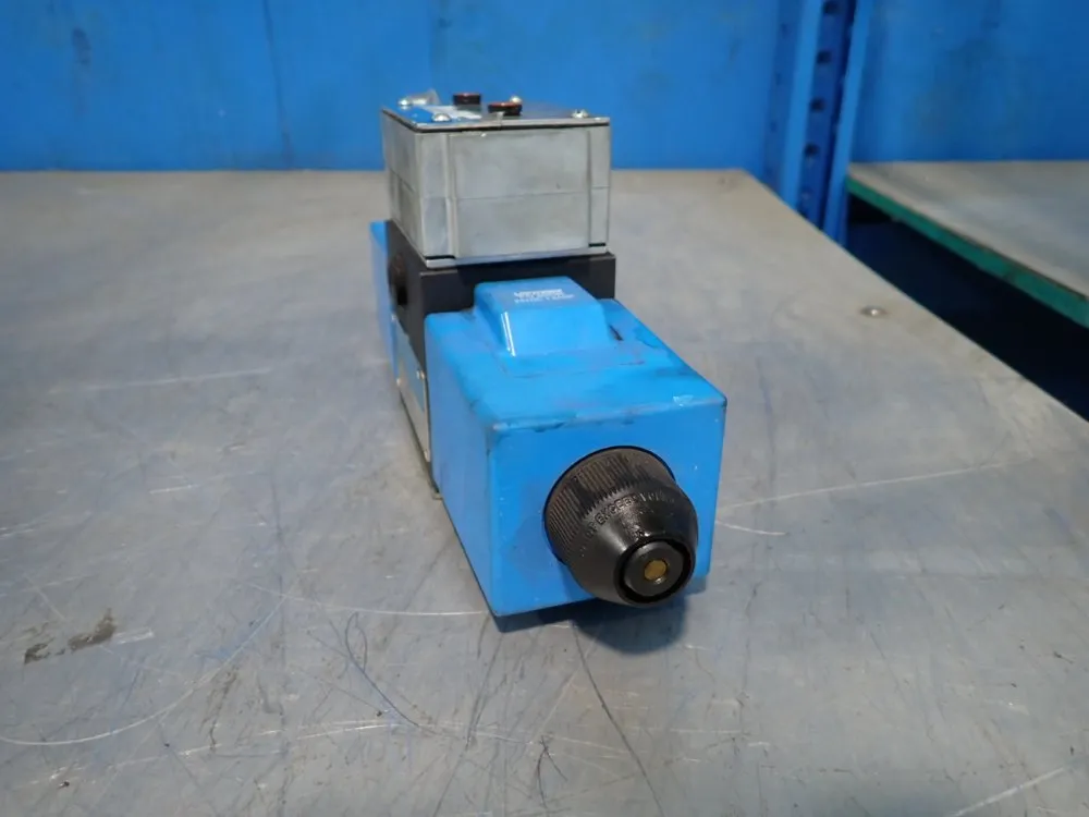 Eaton Vickers Pilot Valve - 02-155807 Dg4s4lw-012n-h-61-s471