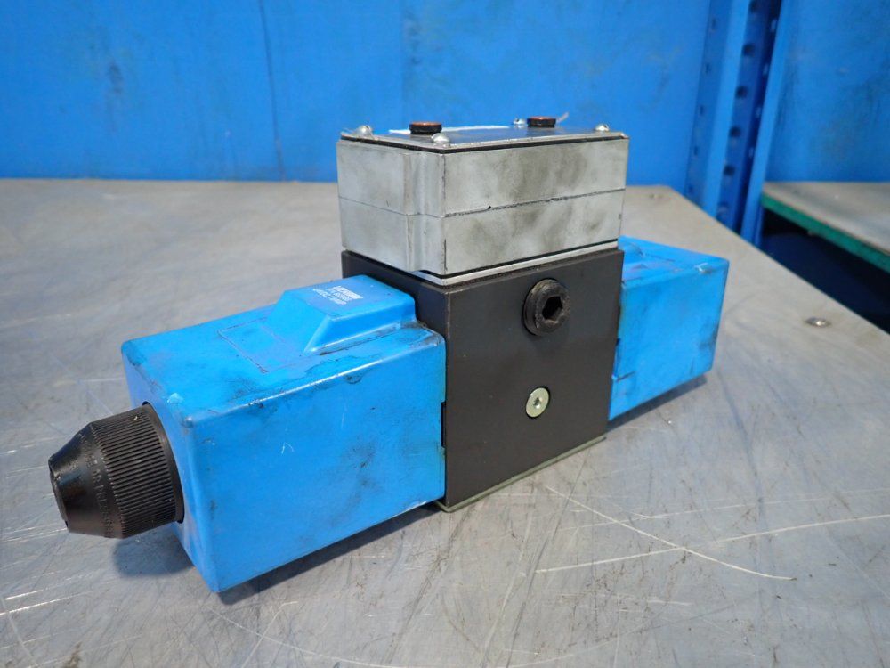 Eaton Vickers Pilot Valve - 02-155807 Dg4s4lw-012n-h-61-s471