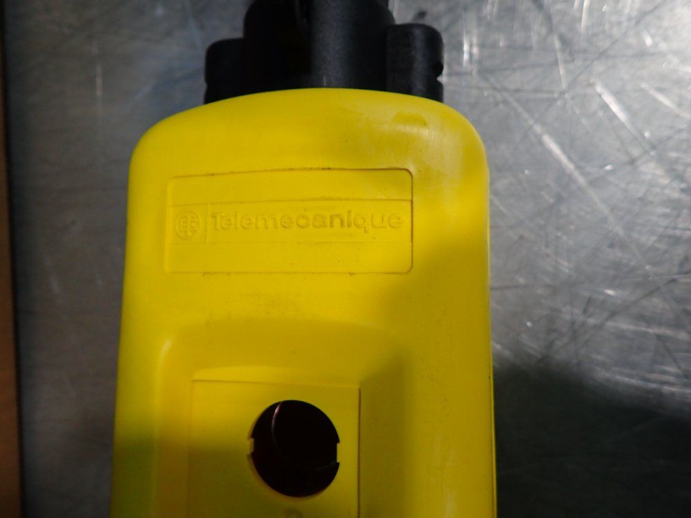 Schneider Electric Harmony Pendant Station Enclosure - Xac-a12h7