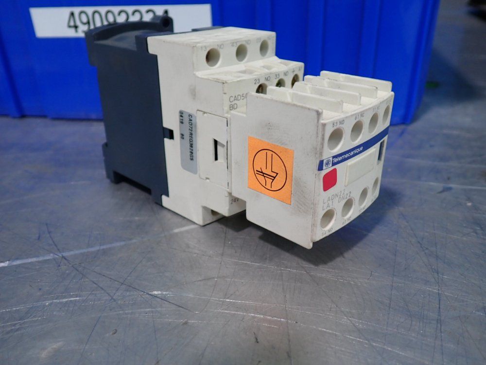 Schneider Electric Industrial Control Relays - Cad72req3828g5