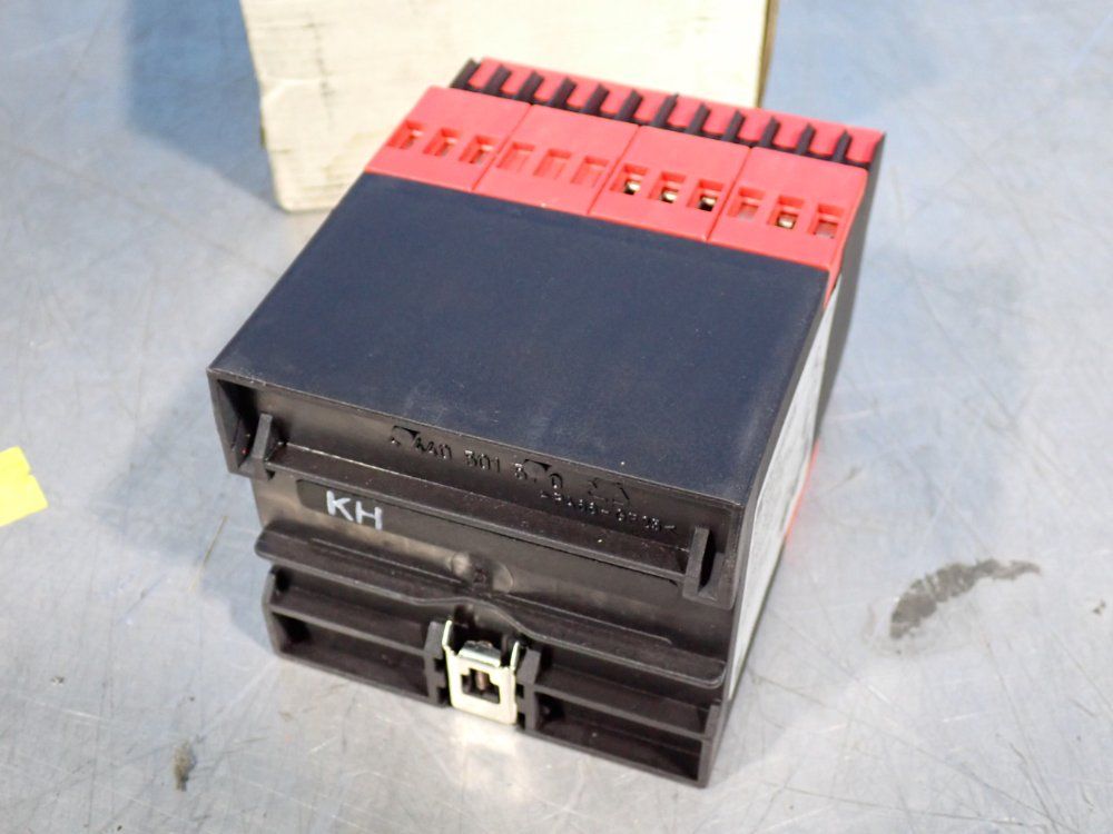 Telemecanique Monitoring Devices For Emergency Stop - Xpsam3440