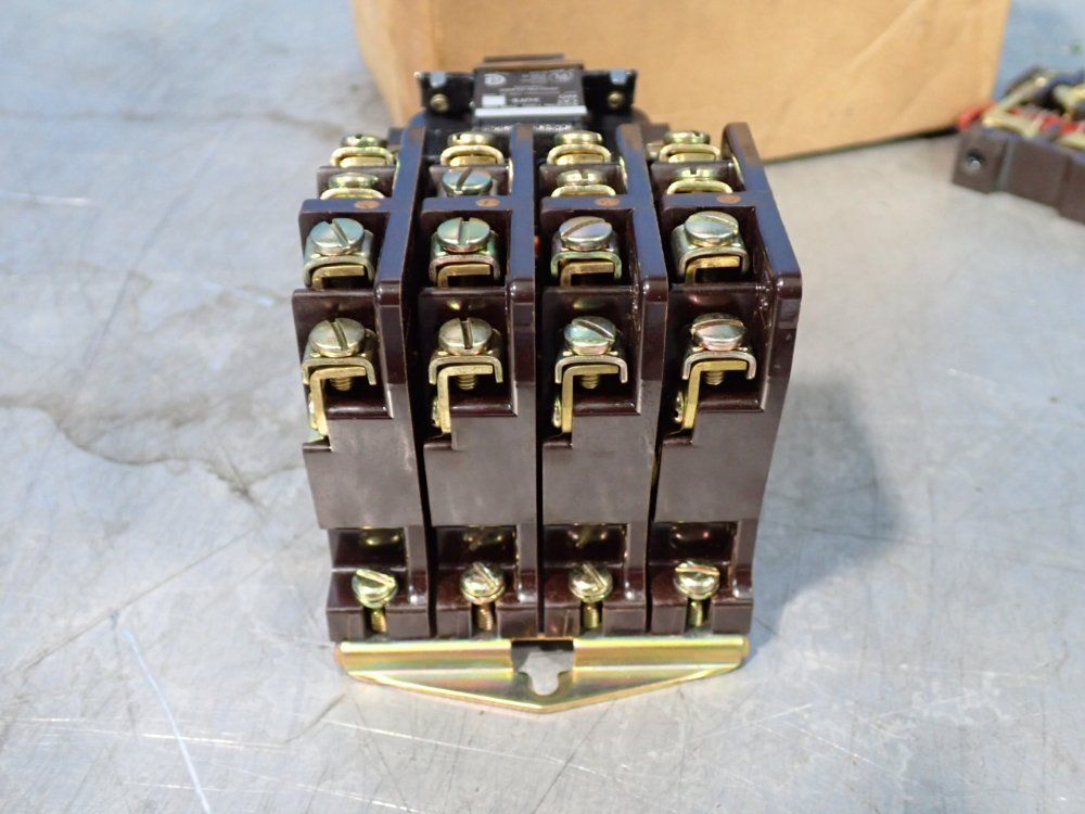 Joslyn Clark Controls Bulletin 7305 Type Pmf Control Relay - 5uf8-76