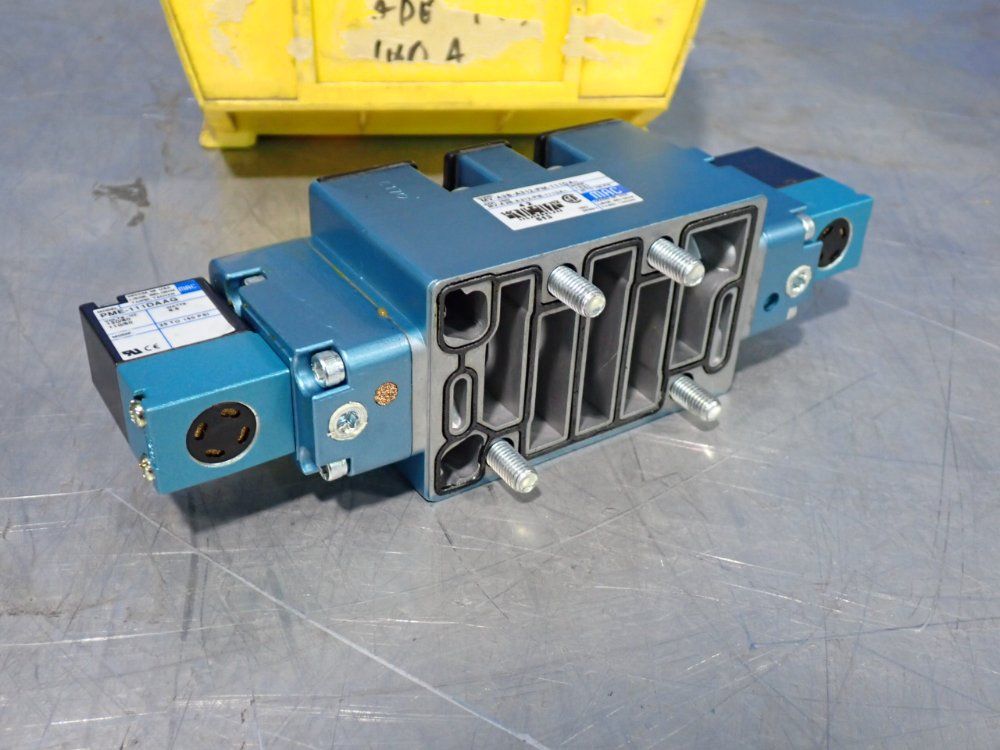 Mac Valves 150 Psi Double Solenoid Piloted Valves - Mv-a3b-a312-pm-111da