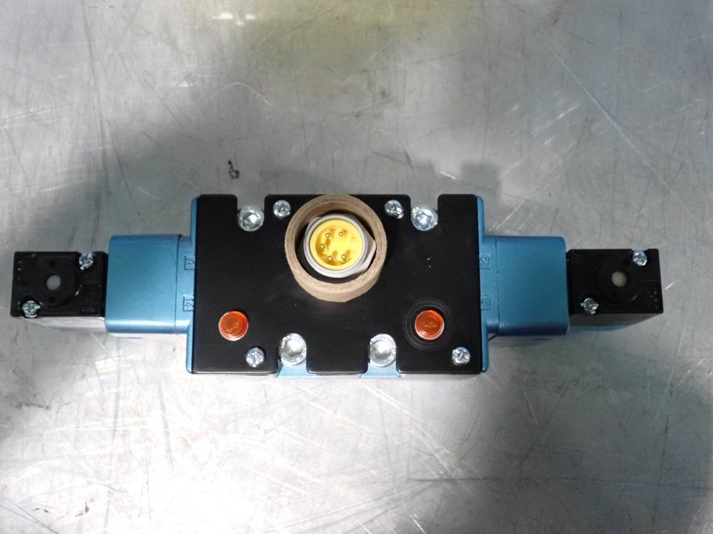 Mac Valves 150 Psi Double Solenoid Piloted Valves - Mv-a3b-a312-pm-111da