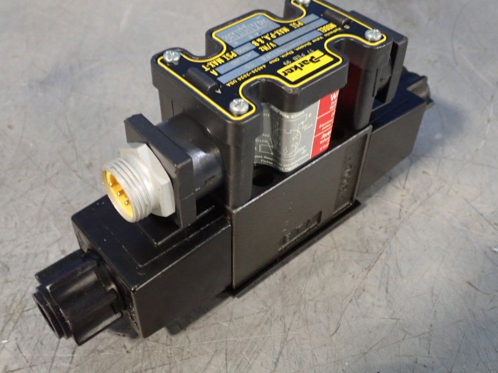 Parker 5000 Psi Hydraulic Directional Control Valve - D1vw3cnycf6