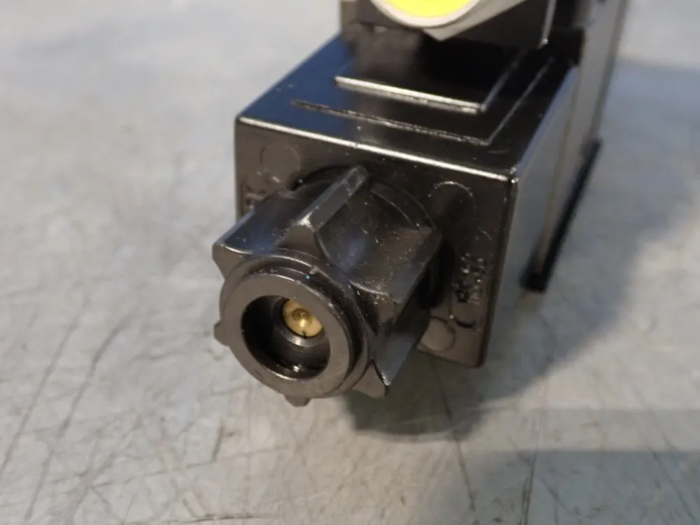 Parker 5000 Psi Hydraulic Directional Control Valve - D1vw3cnycf6